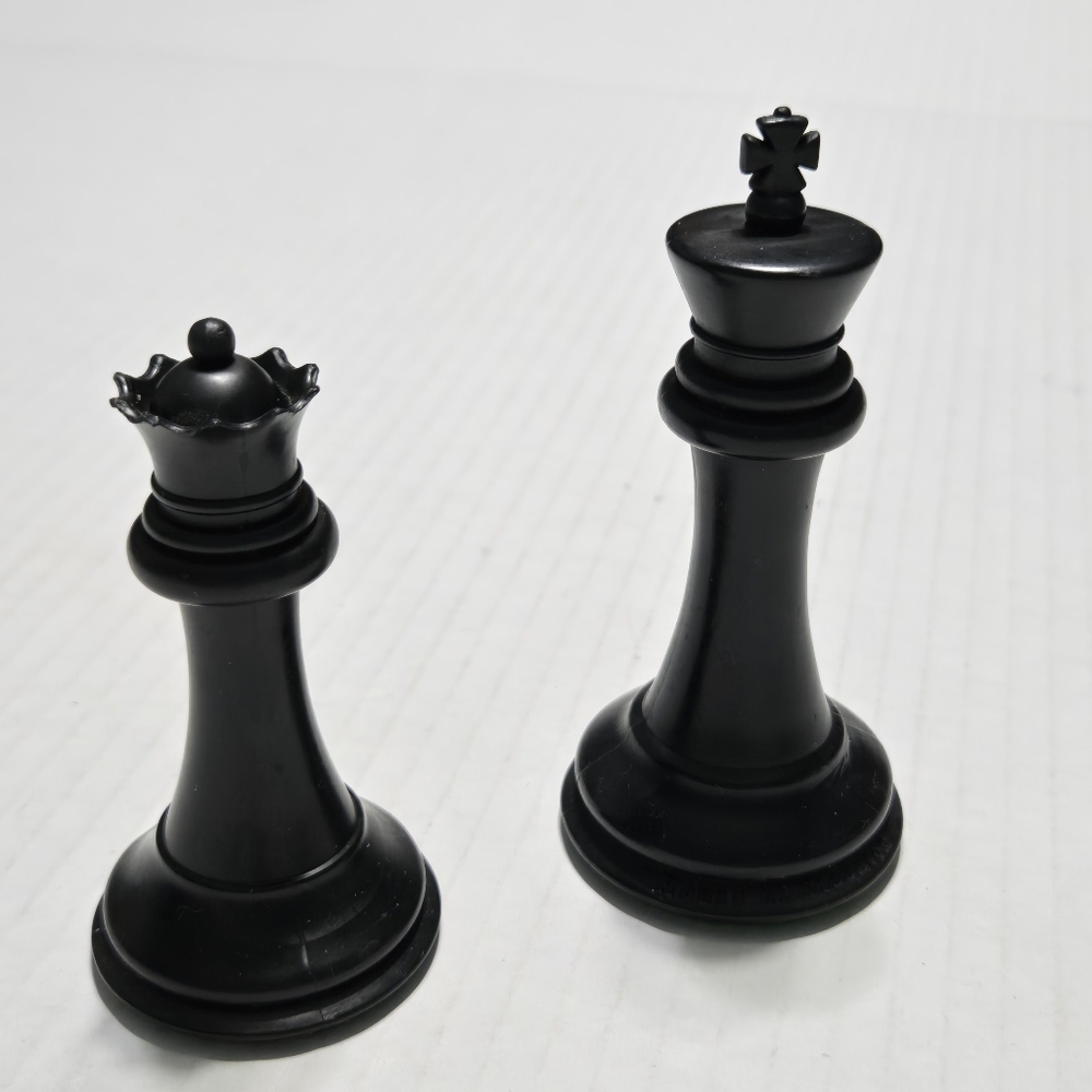 King & Queen Black Chess Piece Decor Set